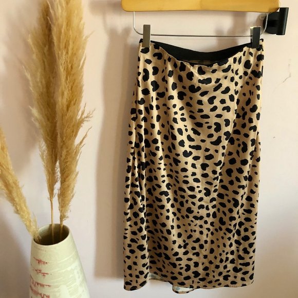 Insta-famous Cheetah Print Midi Skirt - Picture 3 of 4